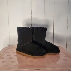 BLACK UGG BOOTS SCALLOPED EDGE